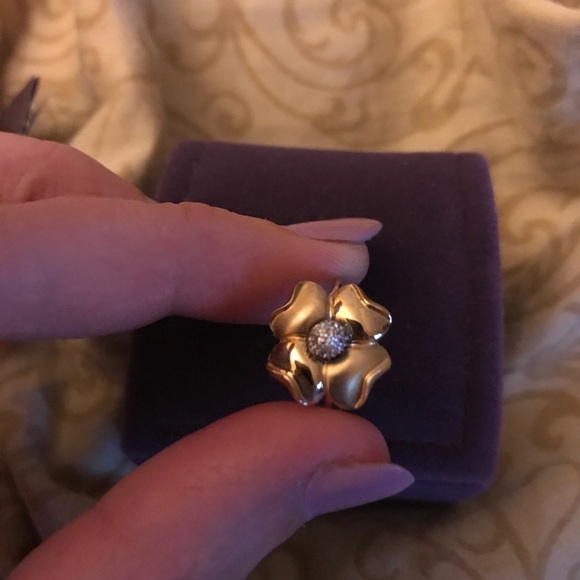 Sale⏰️18k Solid Gold-Italian Vintage flower Design w/centerDiamonds 6/6.5 - Picture 2 of 13